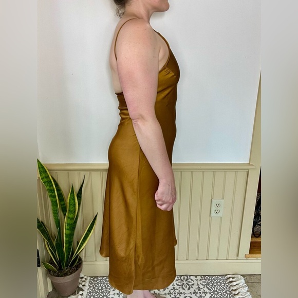 Massimo Dutti Burnt Yellow/Rust Crinkle Satin Halter Dress Open Back Sz 6 - Picture 4 of 9